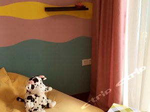 请问在深圳KTV招聘写的服务生工资日结的是不