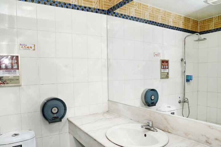 是多少-深圳关内前台行政文员工资一般多少?有