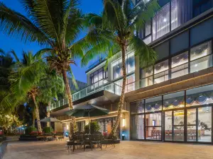 Clear Water Bay Blue Wave 18 ° Beach Hotel