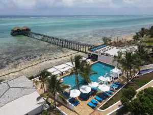 Le Mersenne Zanzibar, Autograph Collection