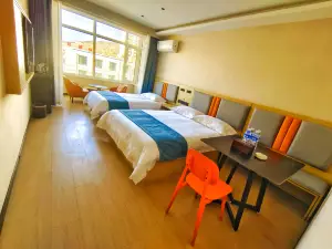 速8酒店（定西火車站民主街店）