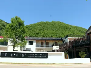Xingqing Xiaoyuan Homestay