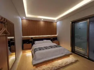 Zhenping Zihao Business Hotel
