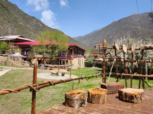 Beima·Jinzhu Red Homestay