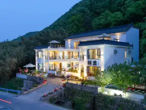 Late crossing Guesthouse