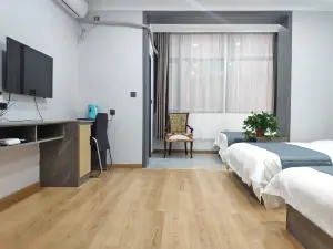 Zhouqu Yijia Hotel