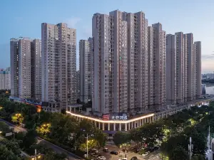 Qianna Hotel (Zhengda International Plaza Branch, Longmen High speed Railway Station, Luoyang)
