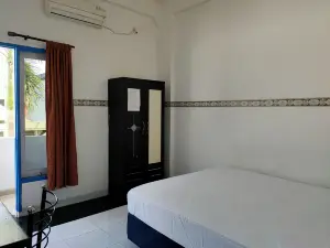 OYO 93412 Kost Irma Syariah Near Uptd Smp Negeri 8 Parepare