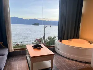 Lugu Lake Yuanshe Homestay (Lover's Beach Branch)