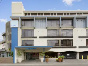 Cosmopolitan Hotel and Apartments