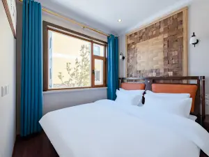 Floral Hotel· Dunhua Jisen Travel and Health Park Hotel (Dashitou Station Branch)