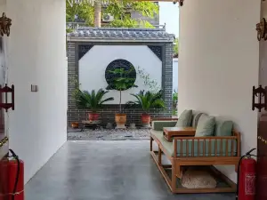 Five Rooms Homestay (Zhengding Ancient City Changle Gate Branch)