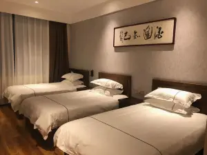 Royal Hotel Awati