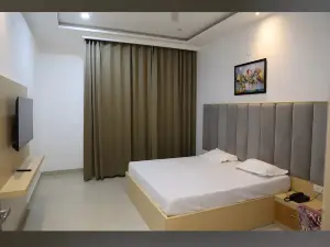 RADHA MADHAV HOTEL & BANQUETS