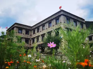 Daocheng Aden Danzeng Five Color Hotel