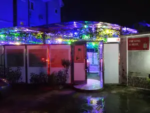 Ice Grand Hotel & Suites