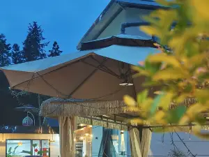 Hefeng Qingqing Xiaoyuan Homestay