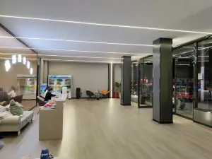 Pingyu Xinyuan Business Hotel