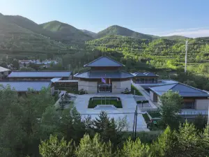 리우판 가오펑 트레이닝 센터 호텔