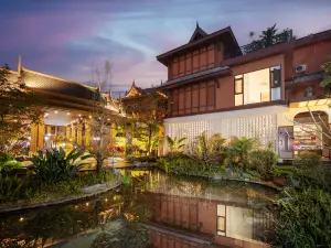 Xipan Niaoyu Huaxiang Courtyard (Dehong Mangshi Daizu Guzhen)