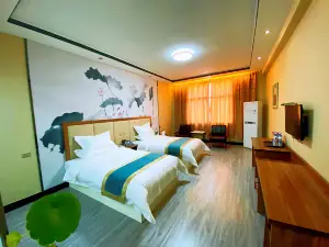 Xinzhongyue Collection Hotel (Changge Dazhou Subway Station)