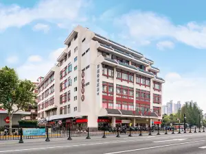 Sushi Light Luxury Hotel (Shanghai Bund Chenghuang Temple Branch)