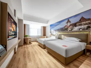 Zhixuan Boyue Hotel (Zhenglan Banner Bus Station)