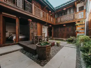 Du Family Chinese Inn (Langzhong Ancient City Huaguang Tower)