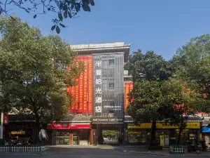 Carlton Movie Hotel