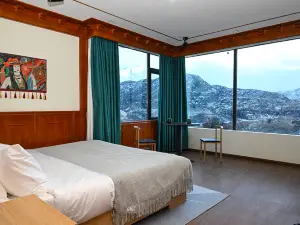 Laigu Glacier Yalasuo Homestay