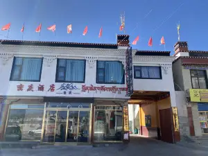 定结峦庆酒店