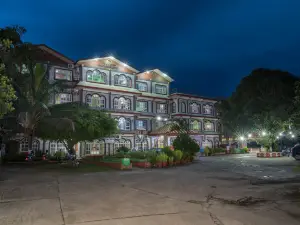 Avocado Orchid Resort