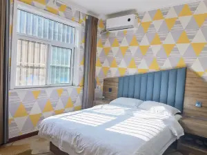 Yijun Jiuding Theme Hotel