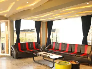 Sports Bar Villa Luxurious Spacious 6BHK with Infinity Pool