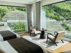 Ten miles of mountains and rivers light luxury B&B (Siguniang Mountain)