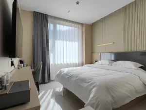 Yuhua Hotel (Zichang Xiuyan Middle School)