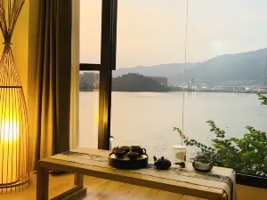 Yuehu Lakeview Guesthouse