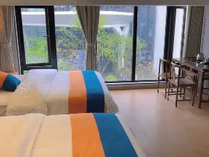 Jinmanxuan E-sports Homestay (Aiqing Square Fenghuang Lake Park)