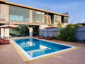 Luxury five-room pool villa