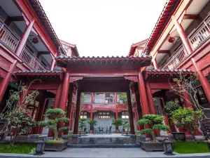 Sheqi Dongming Inn