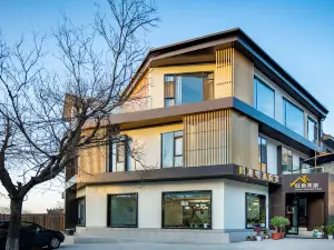 HuashanMong Kok Boutique Design B&B (at Huashan Scenic Area Ticket Office)