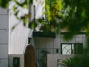 Yining Tinglin Homestay (Six star street)
