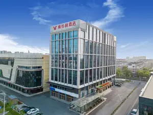 Vienna Hotel (Haiyan Baolong Business Center Branch)