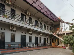 레드도어즈 샤리아 실레더그 스테이션