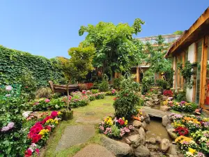 Mu Yun Flower House