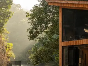 Zizai Pingjiang Wild Luxury Resort