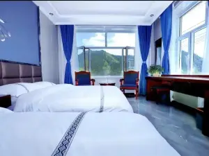 Qilian Ruifeng Hotel (Zhuo'er Mountain Scenic Area)