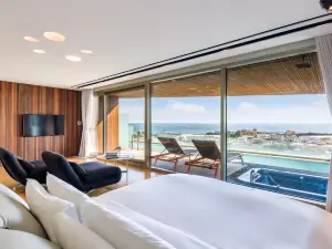 Bayhill Pool & Villa