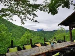 Pingwu Huajian Banshan Homestay