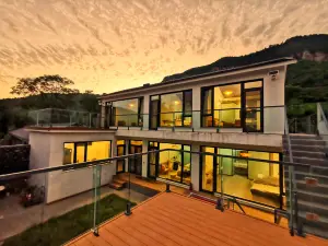 Stone Courtyard Homestay